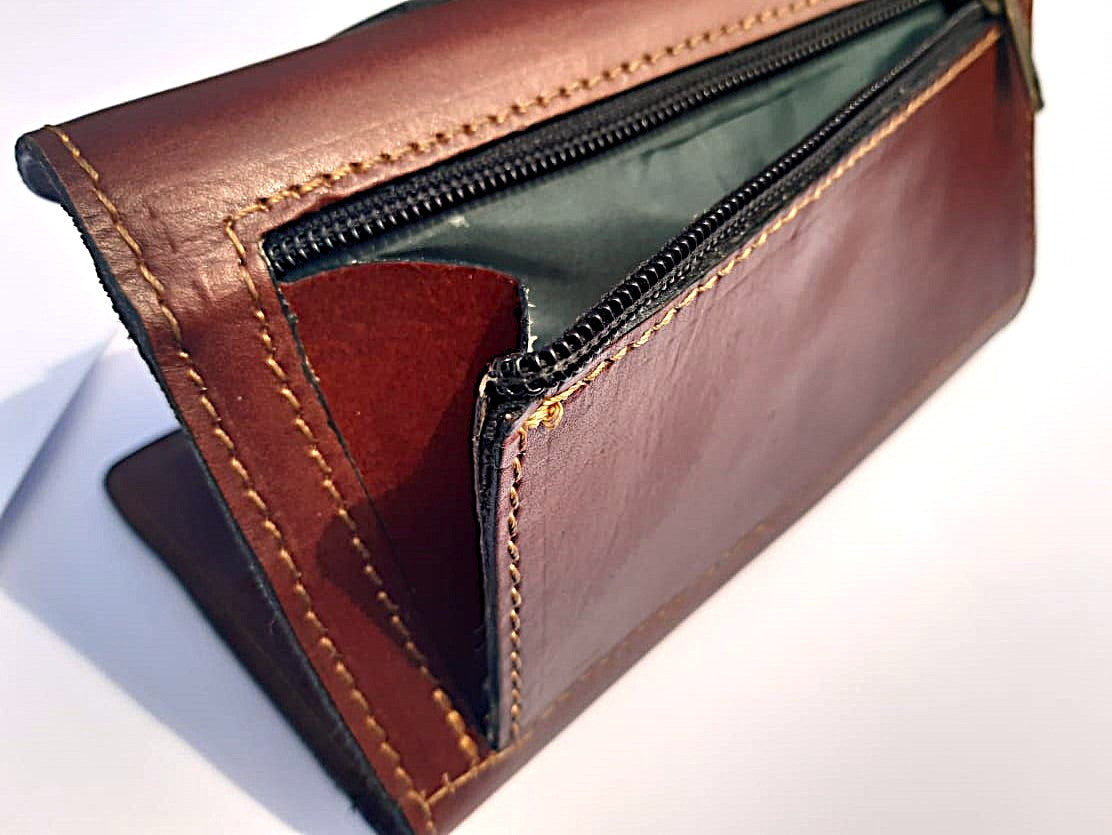 Beatnix purse outside back zip