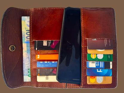 Beatnix purse inside contents -card organisation -phone compartment -notes 